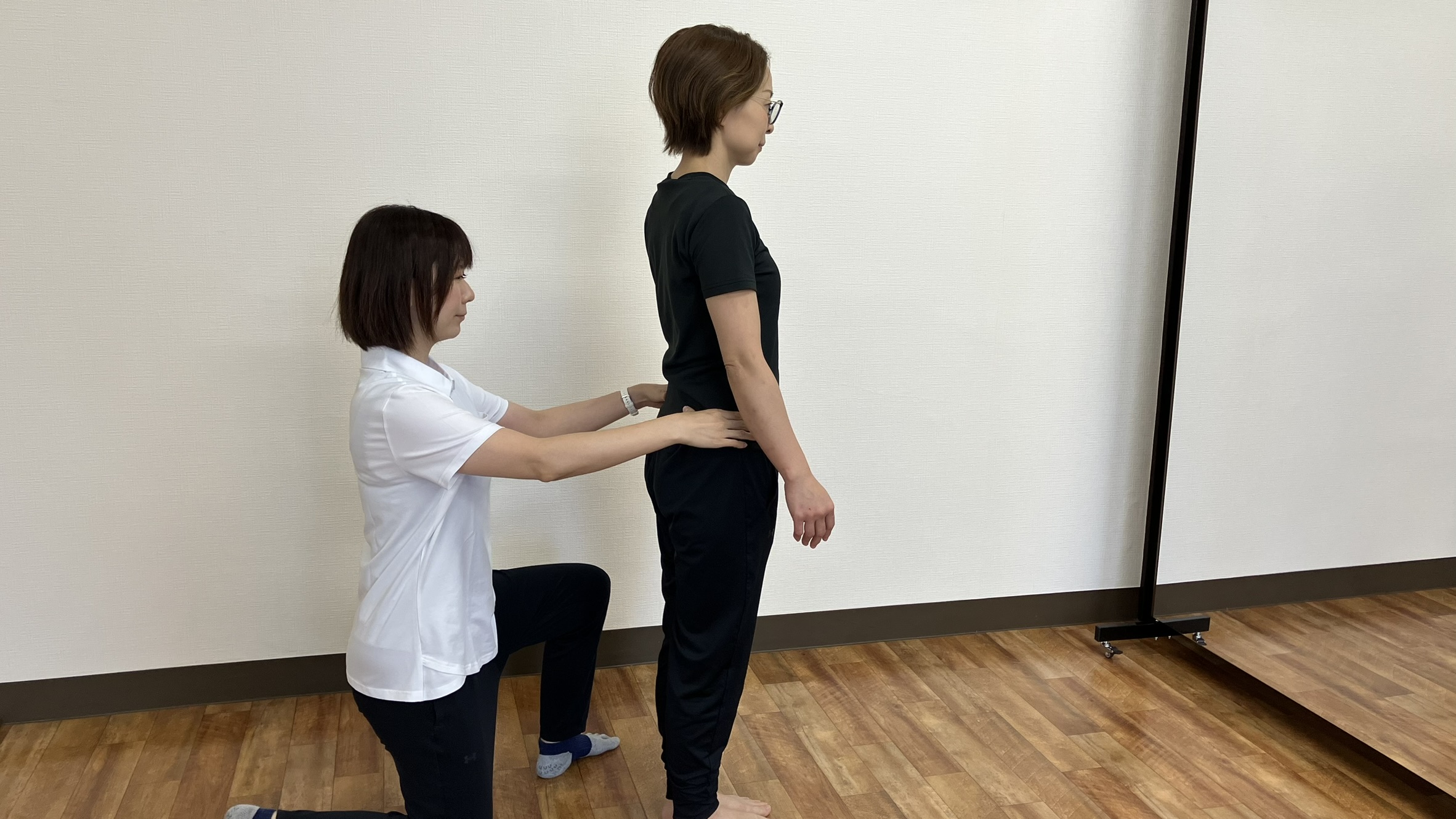 姿勢評価　背面骨盤